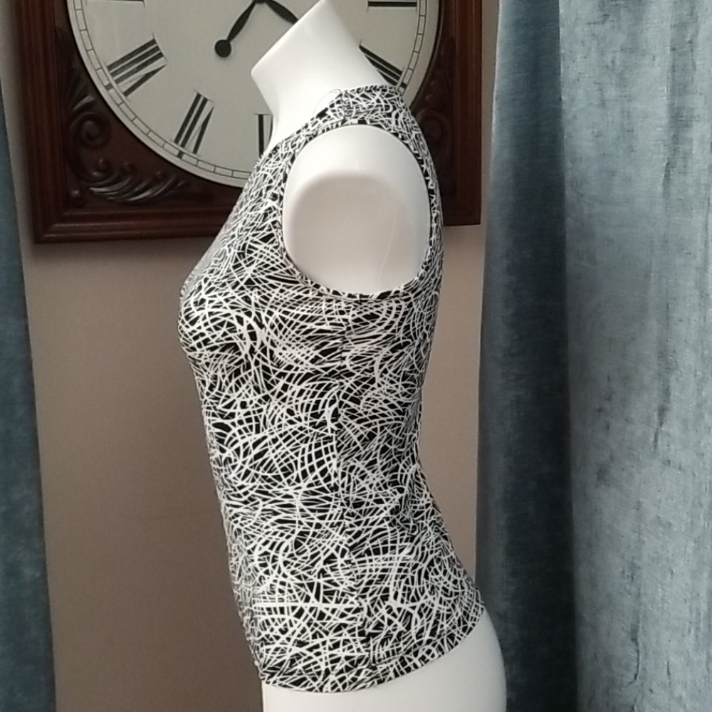 The Limited Sleevless Sparkle Top in Small - Picture 2 of 7
